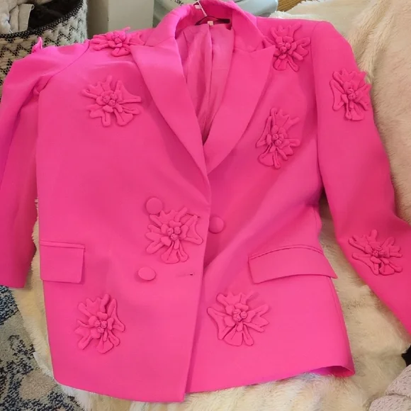 Pink Floral Embellished Blazer with Tailored Silhouette - Picture 1 of 12